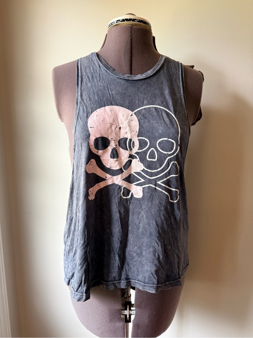 soulcycle Gray Tank Top with Pink Skull Graphic